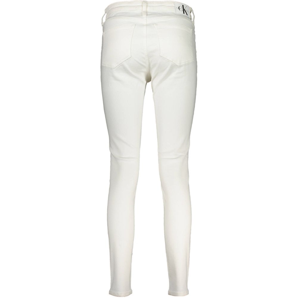 Vaqueros y pantalones blancos de algodón