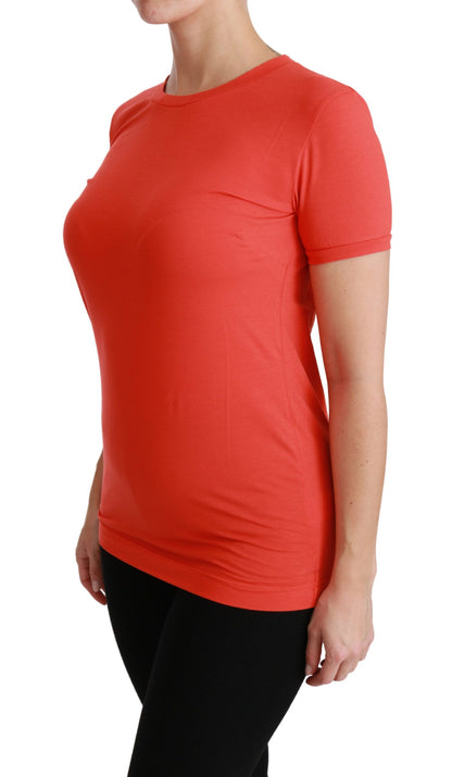 Elegante camiseta roja de cuello redondo y manga corta