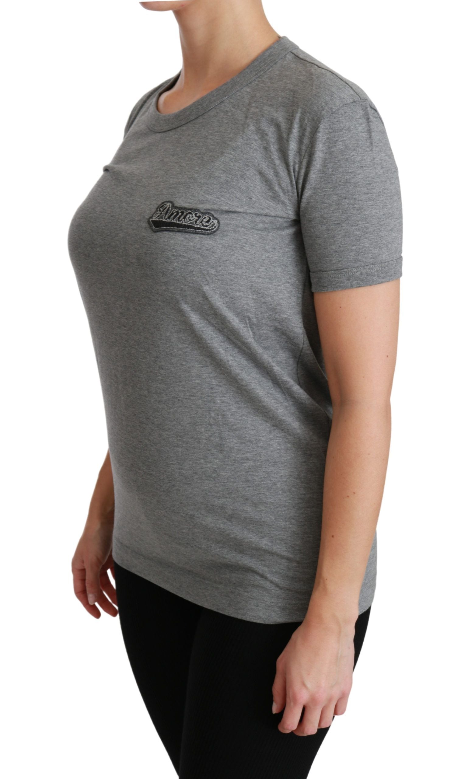 Camiseta elegante de cuello redondo con parche Amore en gris