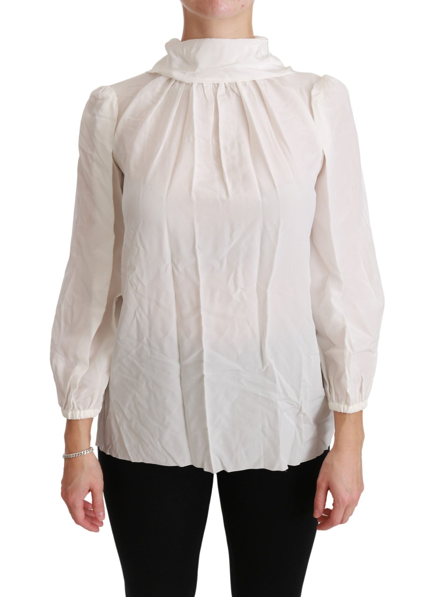 Elegante blusa de seda blanca con cuello alto