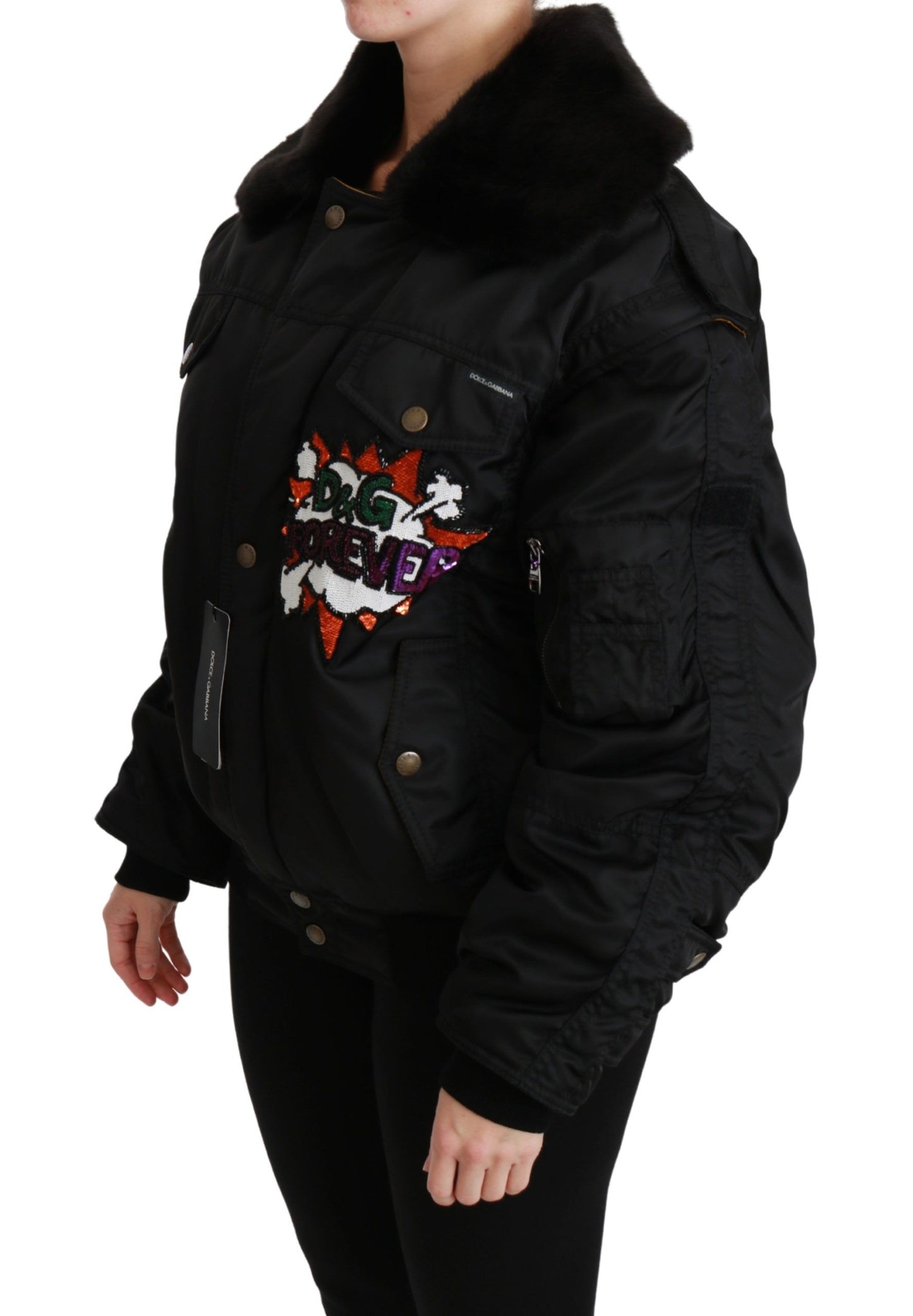 Elegante chaqueta bomber negra con detalles desmontables