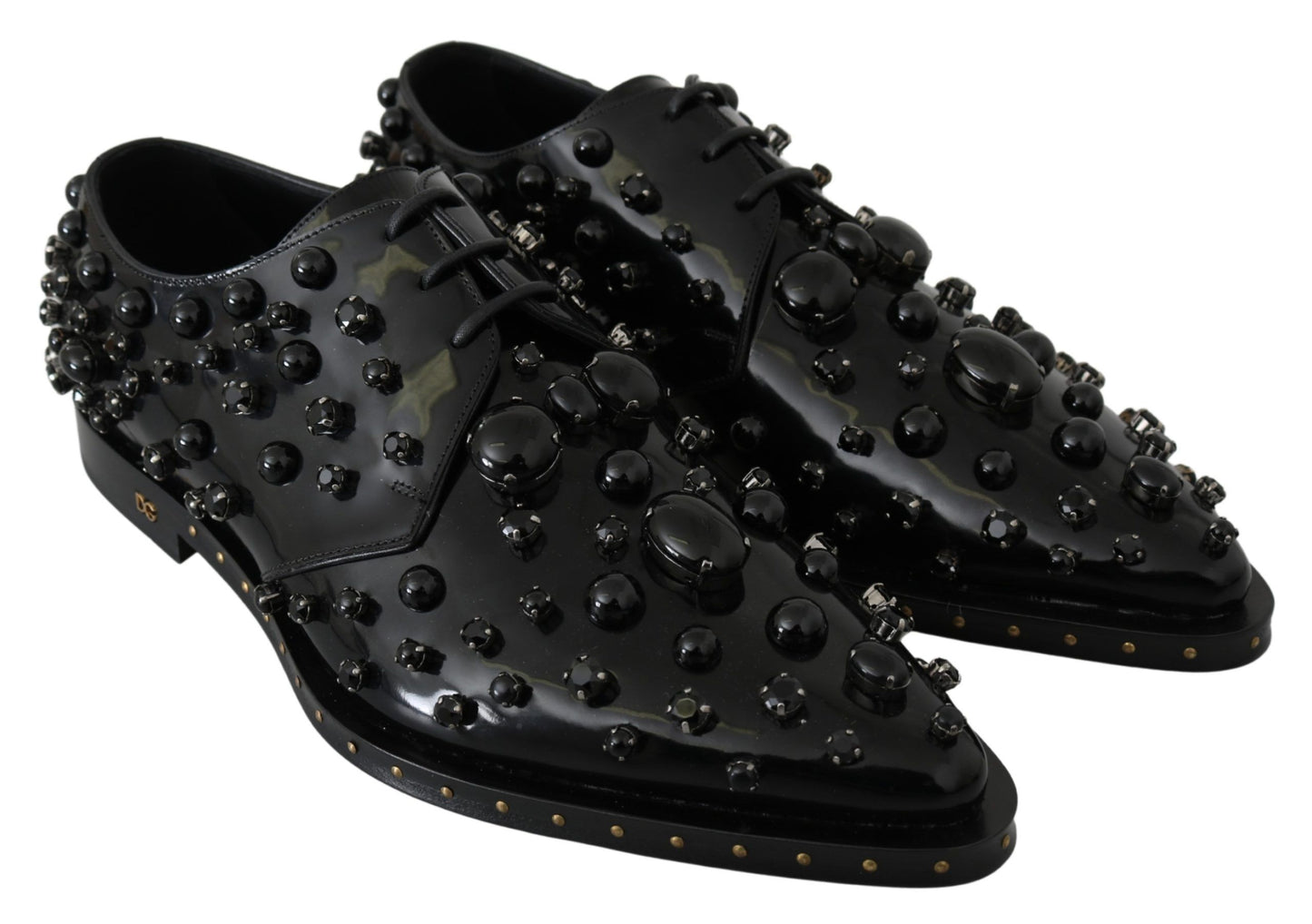 Elegantes zapatos de vestir de piel con cristales negros