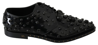 Elegantes zapatos de vestir de piel con cristales negros