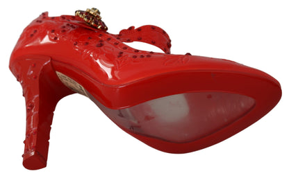 Elegantes tacones de Cenicienta con cristales rojos