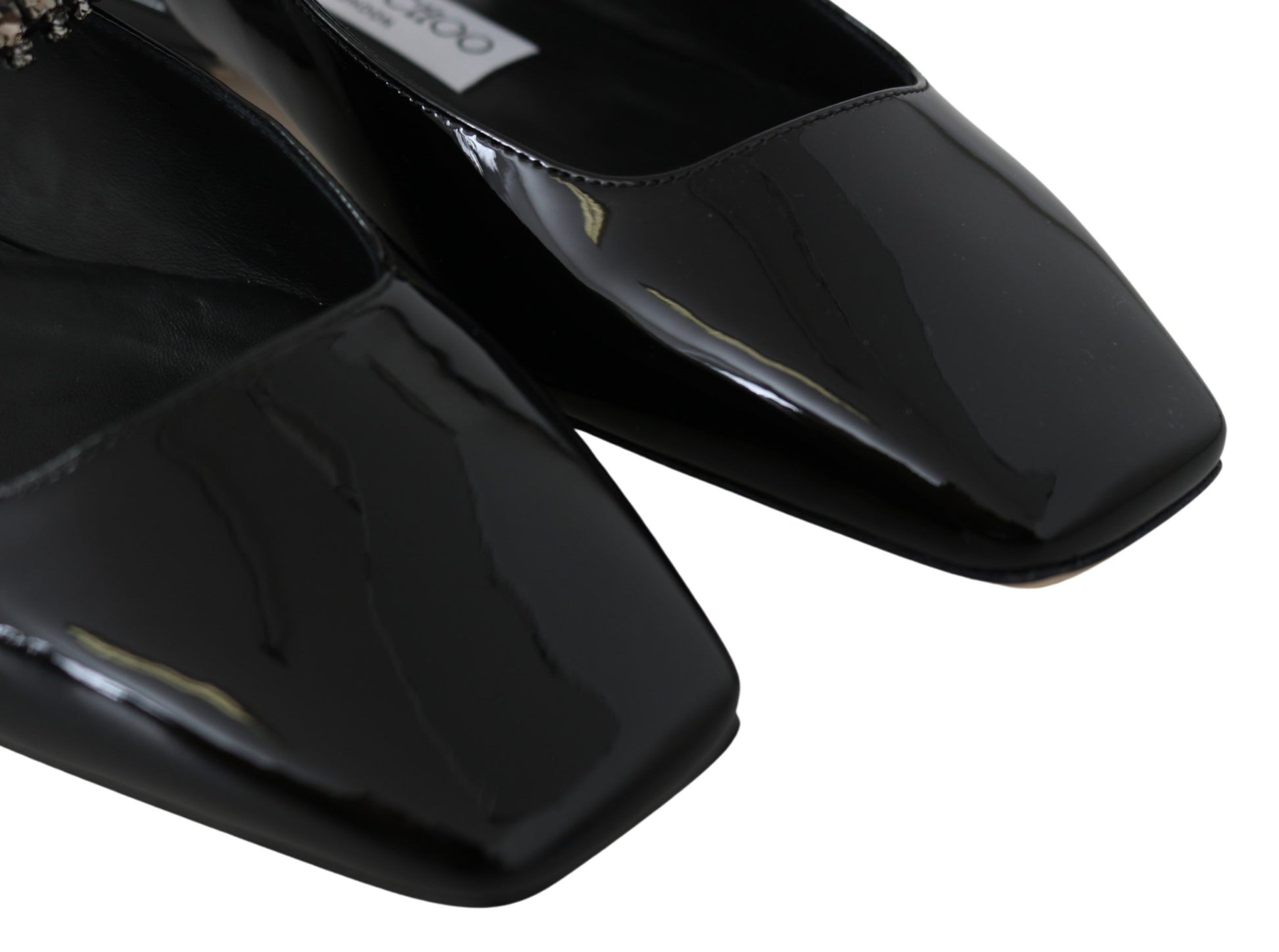 Elegantes bailarinas de charol negro con detalles de cristal