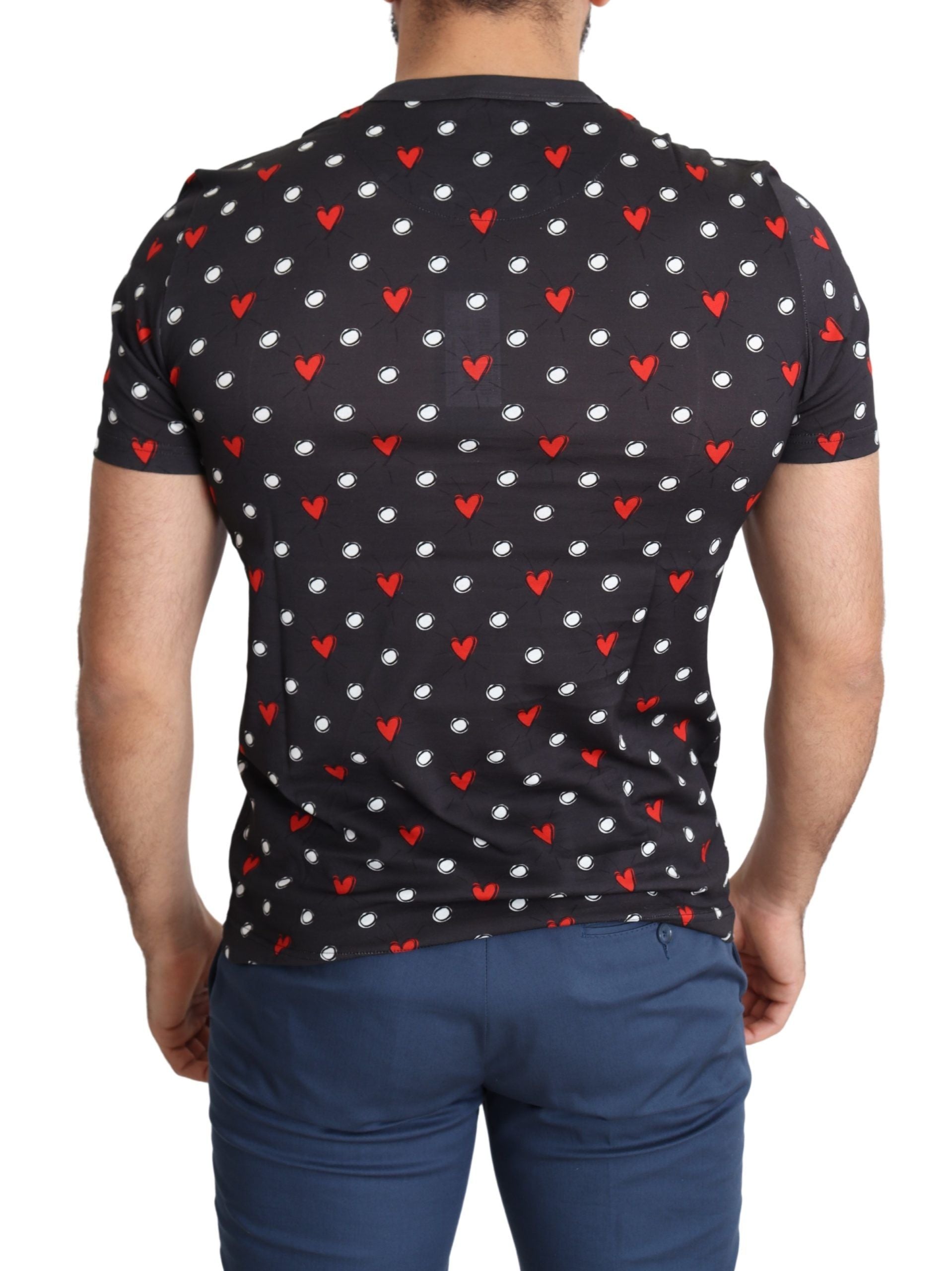 Camiseta elegante de algodón gris con estampado de corazones