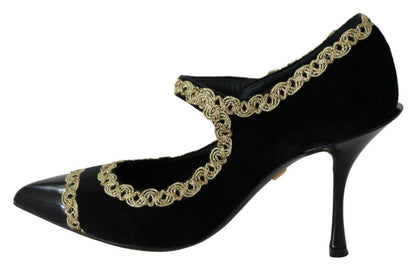 Elegantes zapatos de salón de terciopelo negro con bordado dorado