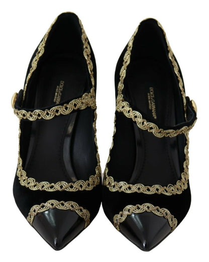 Elegantes zapatos de salón de terciopelo negro con bordado dorado