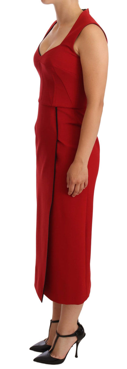 Elegante vestido midi con escote corazón en rojo