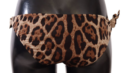 Elegante braguita de bikini con estampado de leopardo