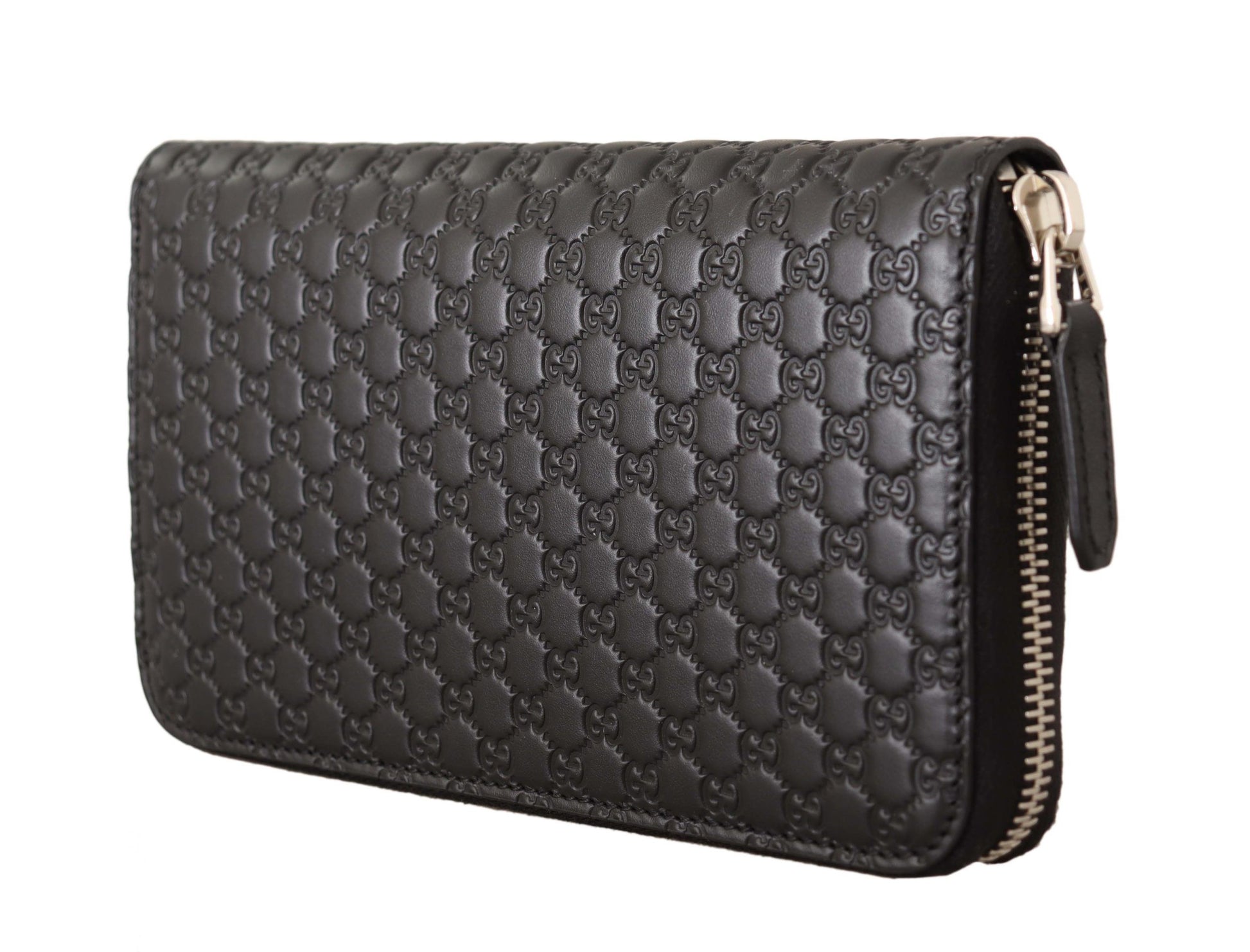 Elegante cartera de piel negra con cremallera