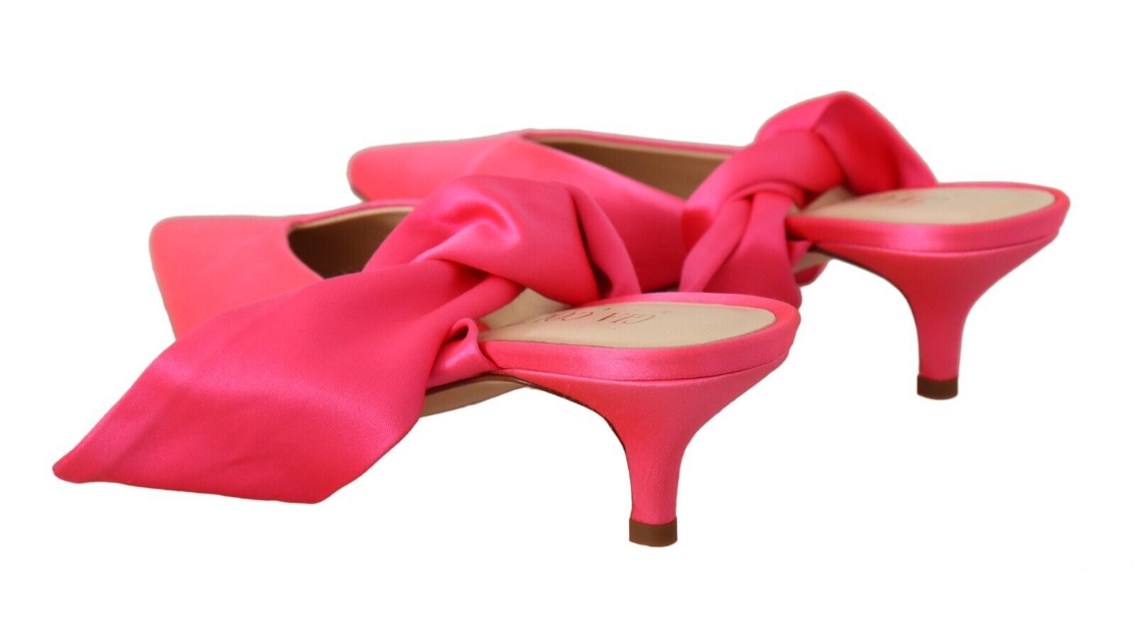 Tacones rosas elegantes para veladas elegantes