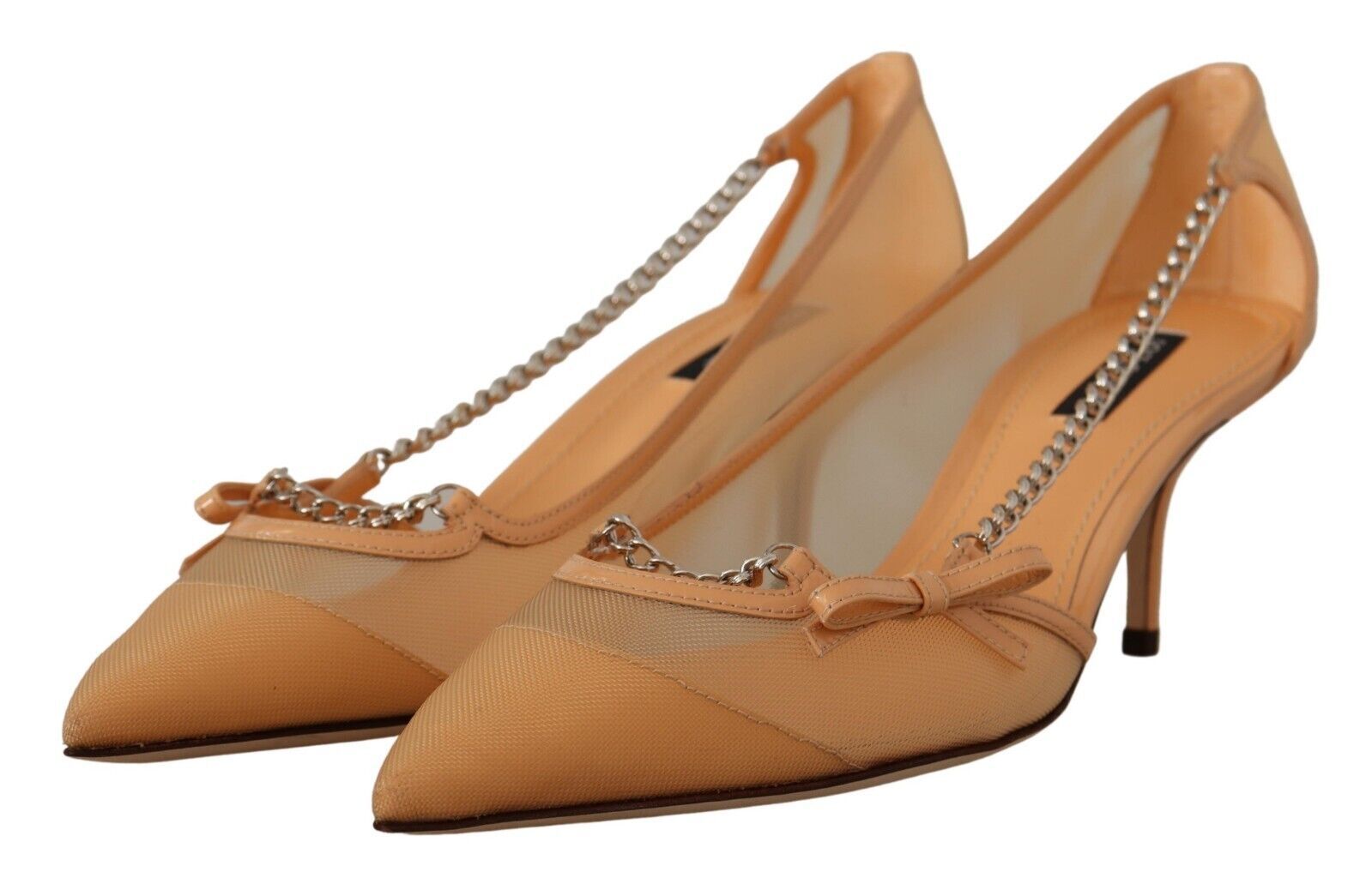 Elegantes zapatos de tacón de malla beige con cadenas plateadas