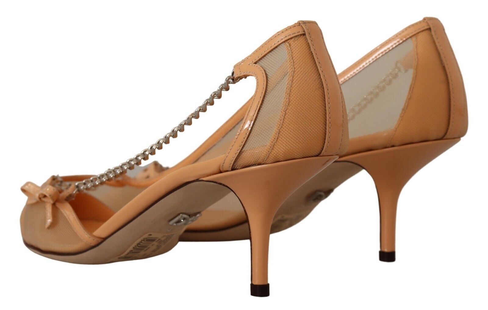 Elegantes zapatos de tacón de malla beige con cadenas plateadas