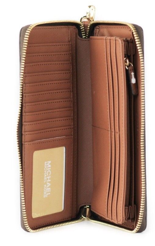 Cartera de mano Jet Set Travel grande con firma en marrón y diseño continental