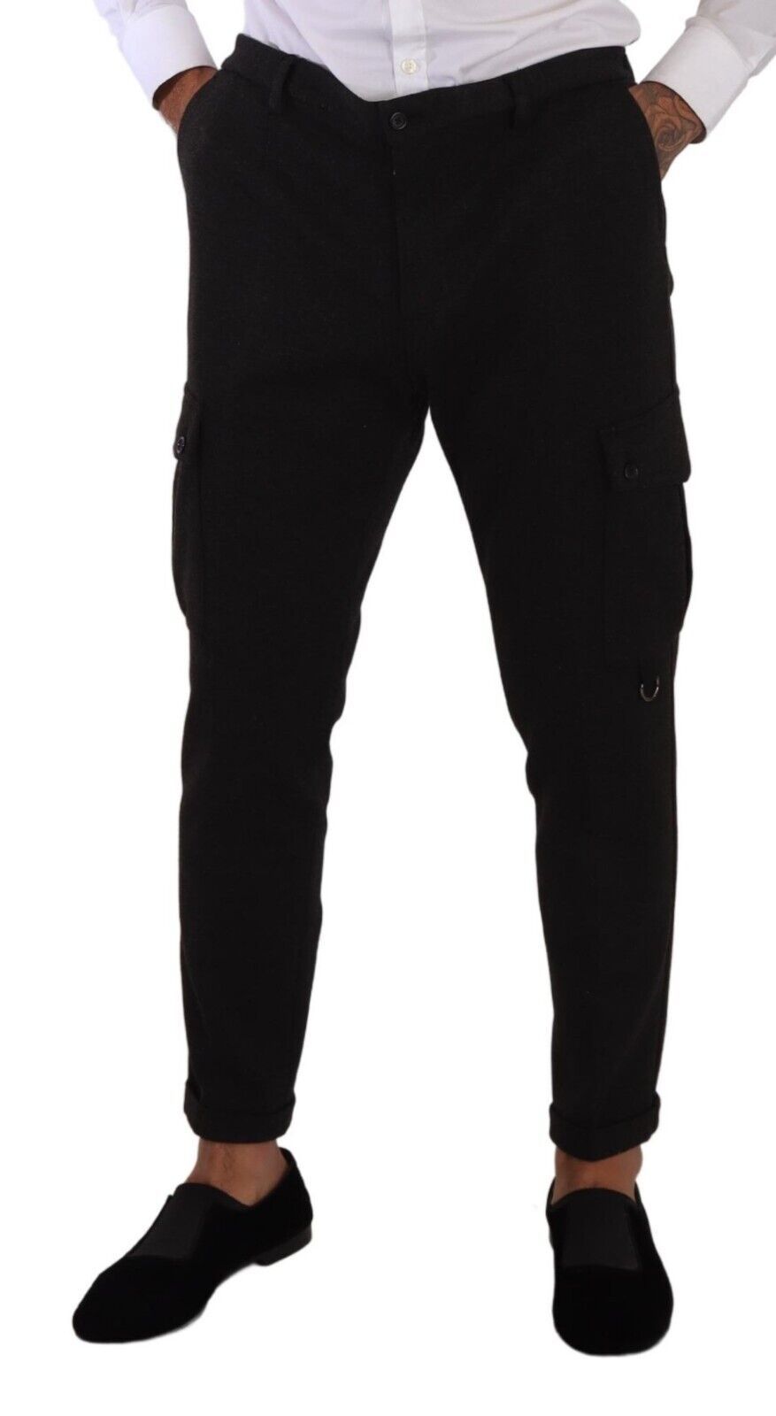 Pantalones cargo ajustados y elegantes en negro atemporal