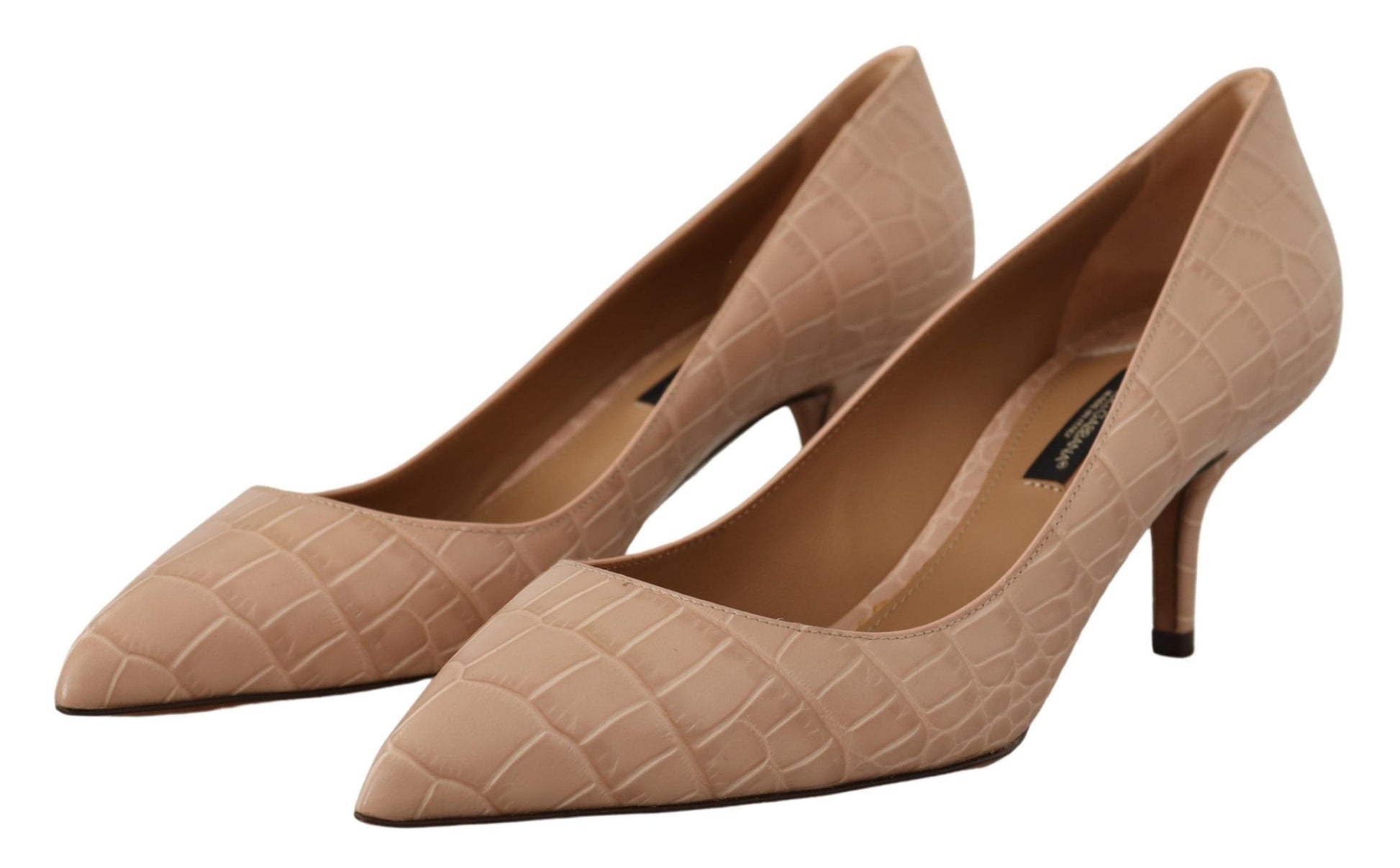 Elegantes zapatos de tacón de piel beige