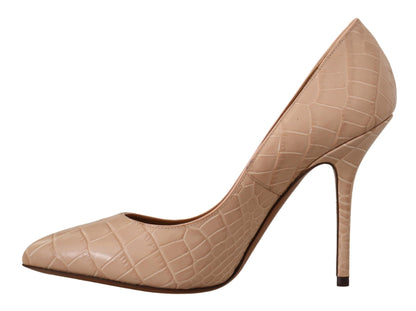 Elegantes zapatos de tacón de piel color beige y nude