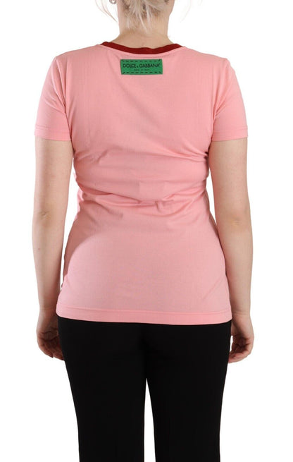 Camiseta elegante con cuello redondo y logotipo rosa