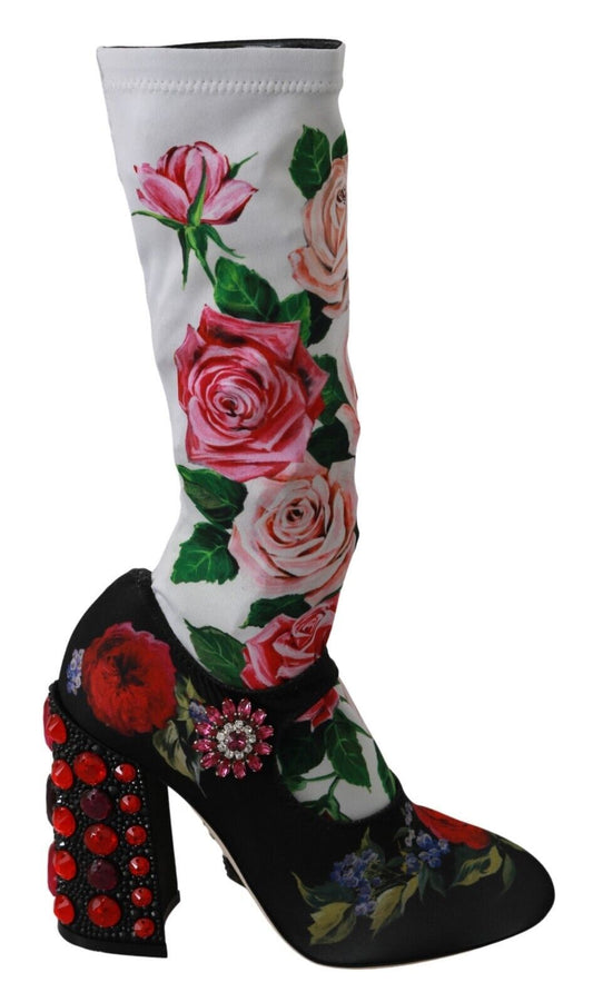 Calcetines y botas con adornos florales