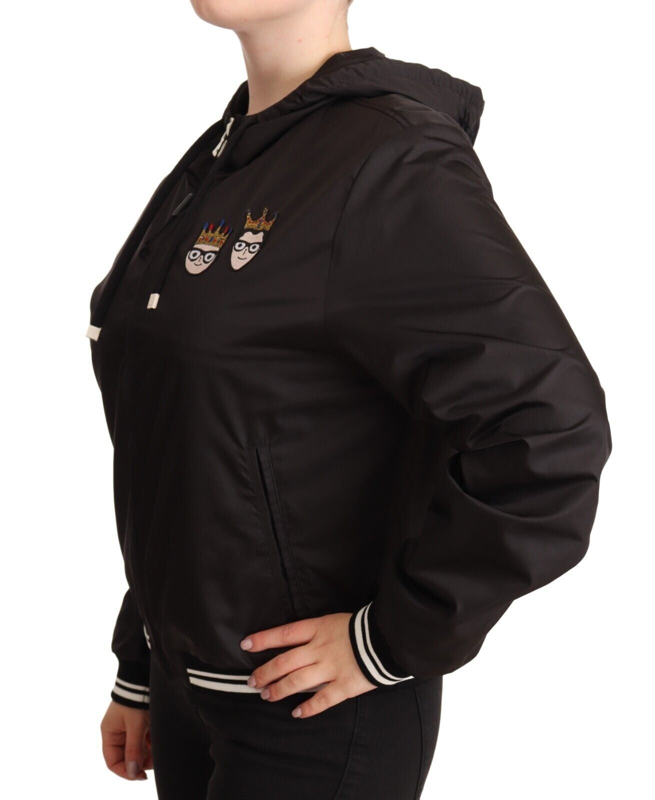 Elegante chaqueta bomber negra con capucha