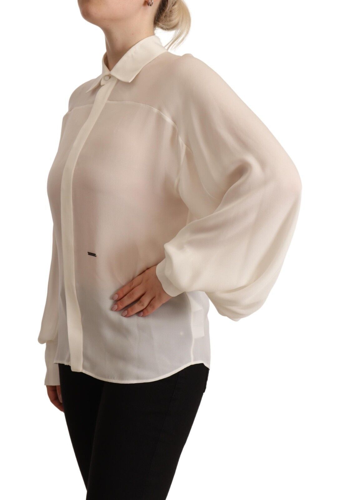 Elegante blusa de seda color blanco roto con mangas largas