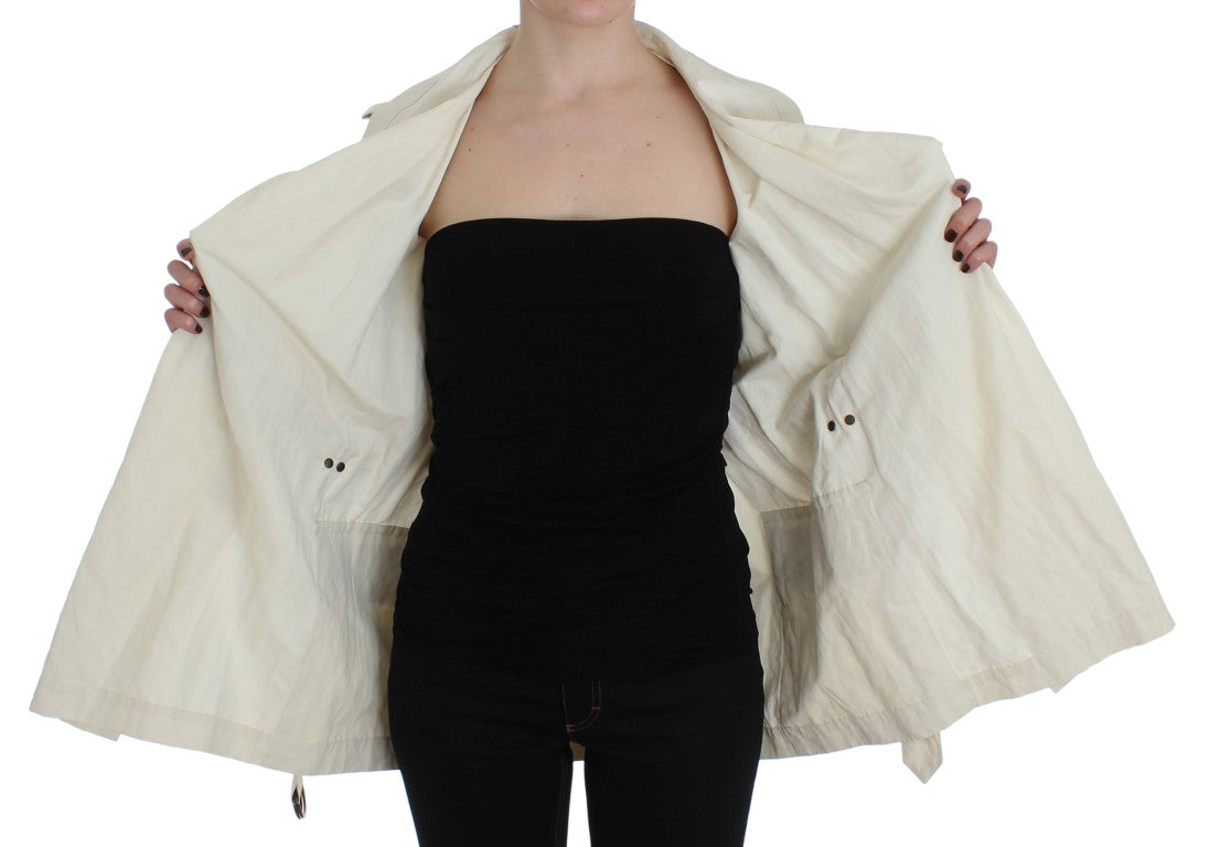 Elegante chaqueta tipo gabardina blanca cruzada