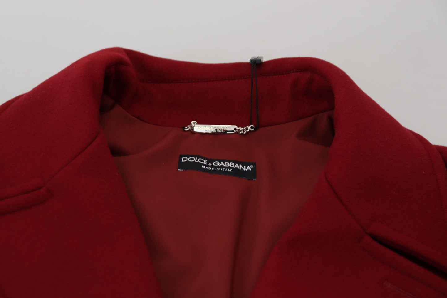 Elegante chaqueta roja de lana de doble botonadura