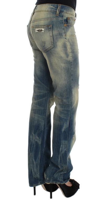 Elegantes jeans azules de corte recto y ajustado