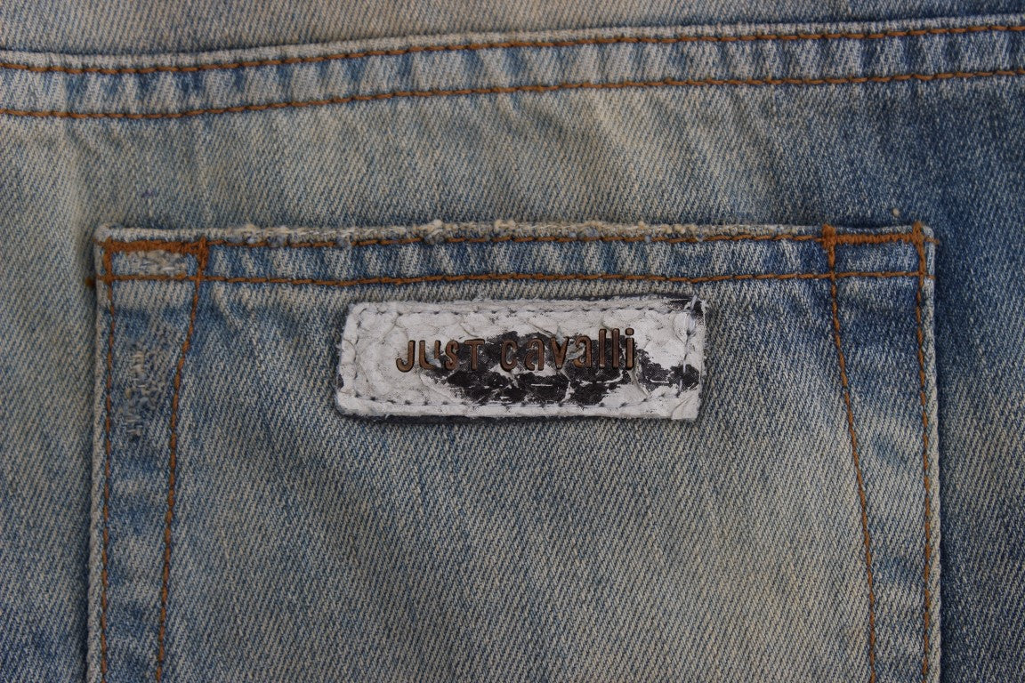 Elegantes jeans azules de corte recto y ajustado