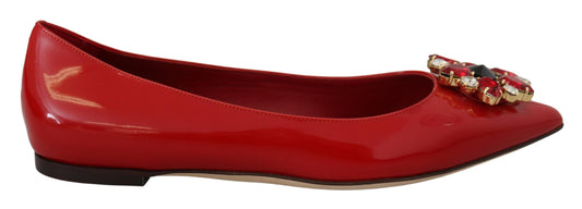 Mocasines de ante rojo con cristales: elegancia exquisita