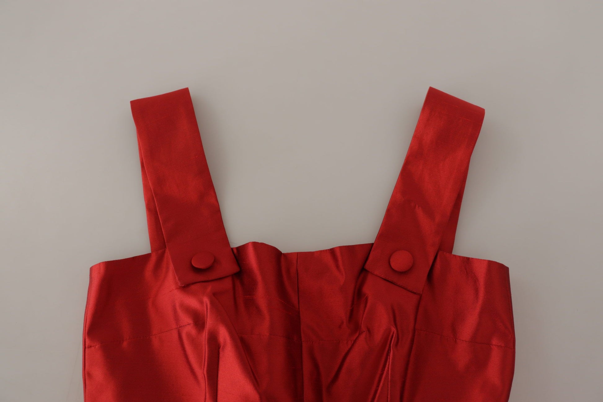 Vestido midi en A de seda rojo radiante