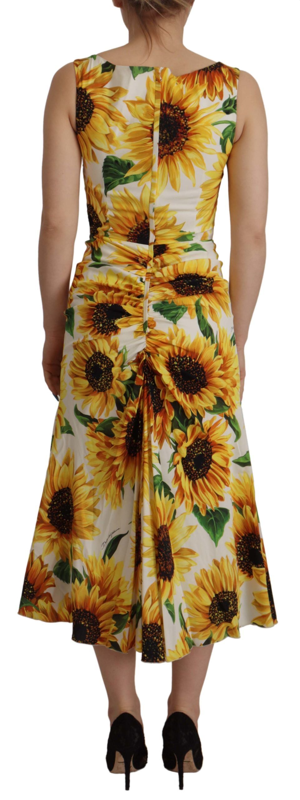 Elegante vestido blanco con estampado floral