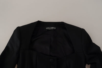 Chaqueta elegante negra con botones a presión y forro de seda