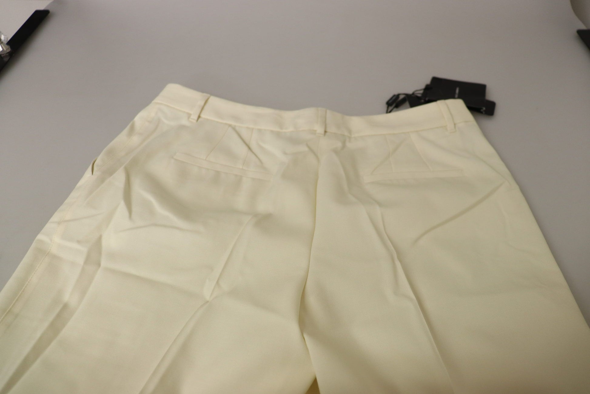 Elegantes pantalones de lana marfil de talle alto