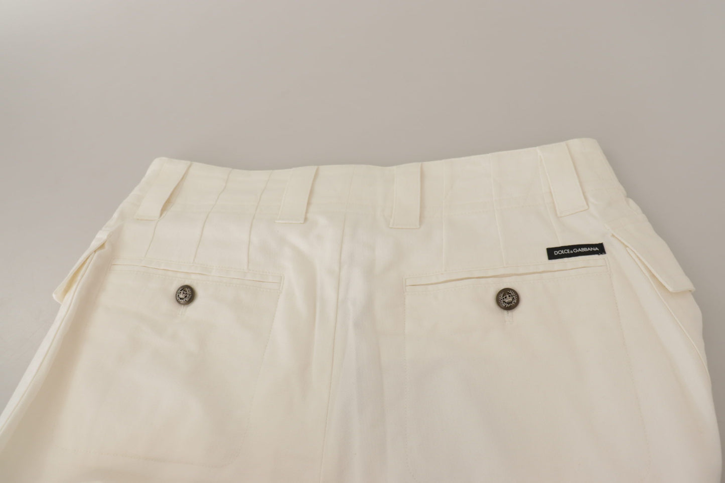 Elegantes pantalones blancos de cintura alta