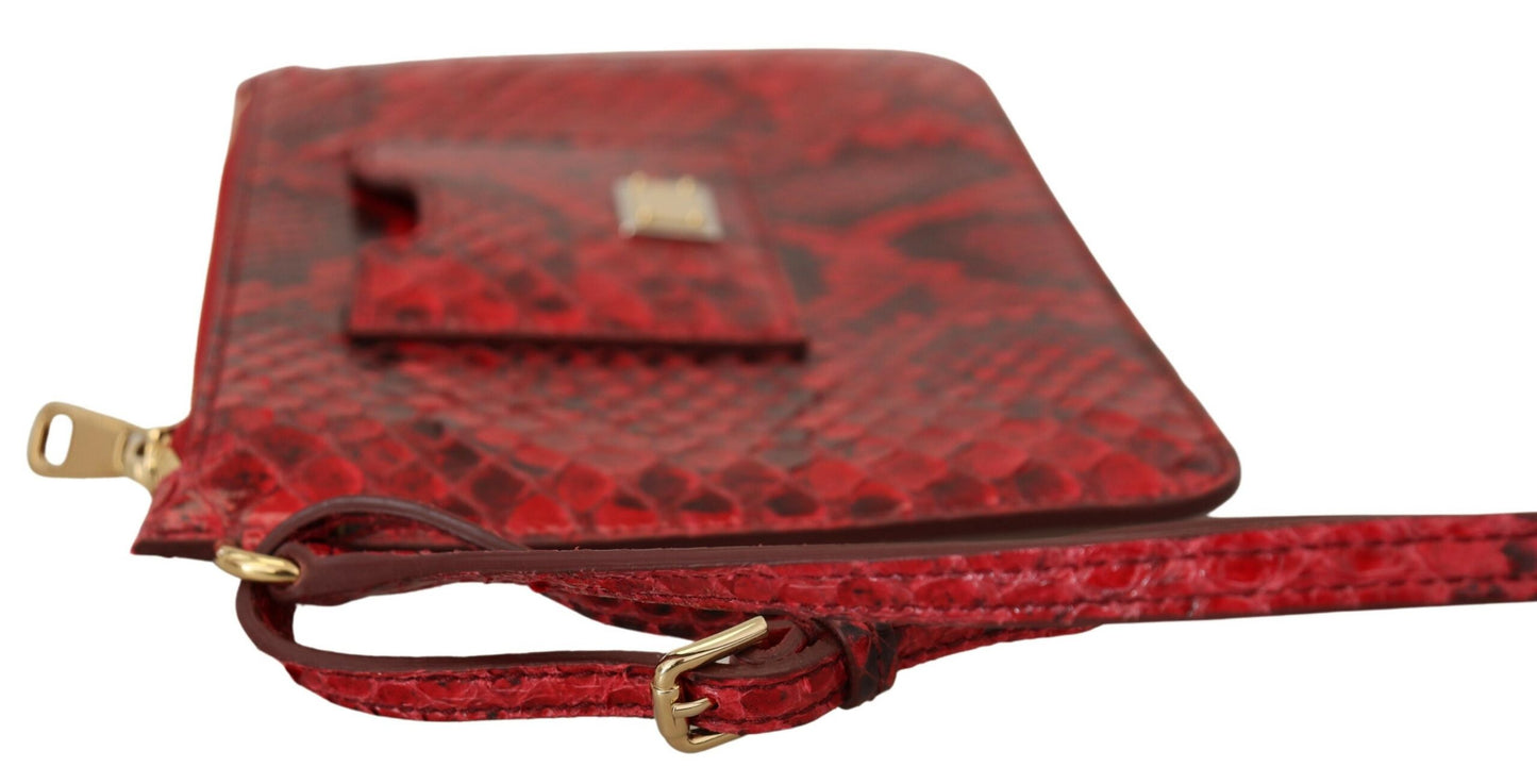 Elegante clutch Ayers de piel roja con diseño de serpiente