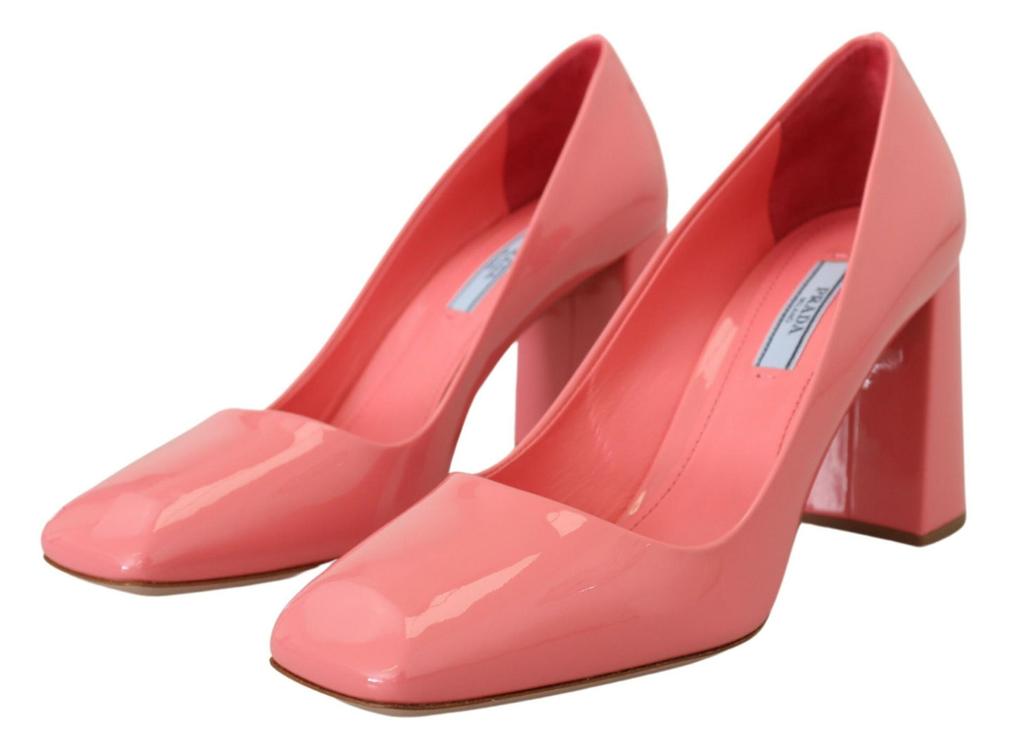 Tacones rosas elegantes con punta cuadrada