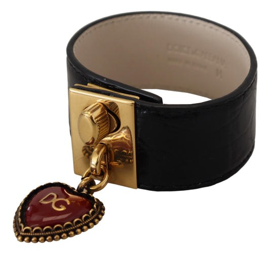 Elegante pulsera de cuero negro con detalles dorados