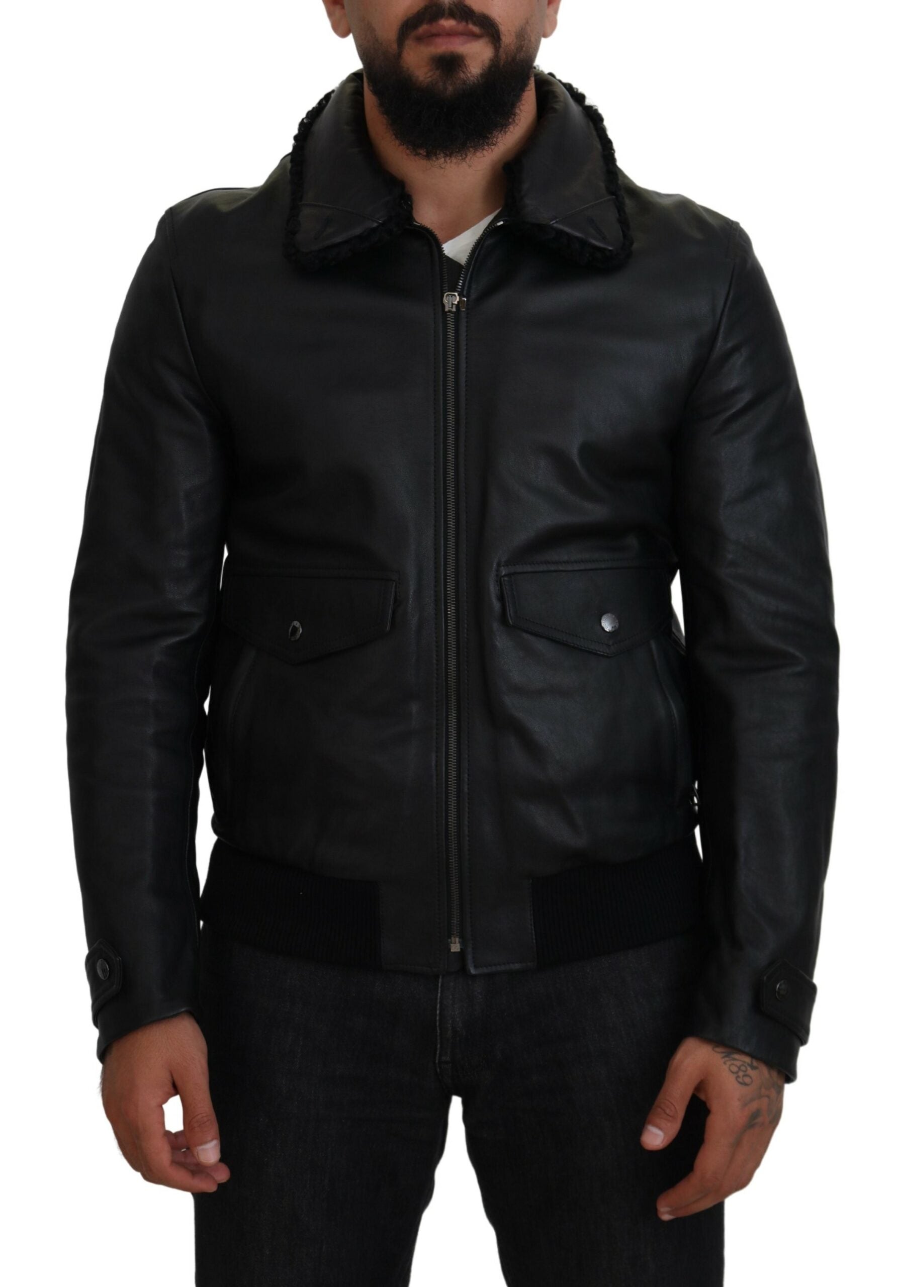 Chaqueta elegante de cuero negro con forro de seda