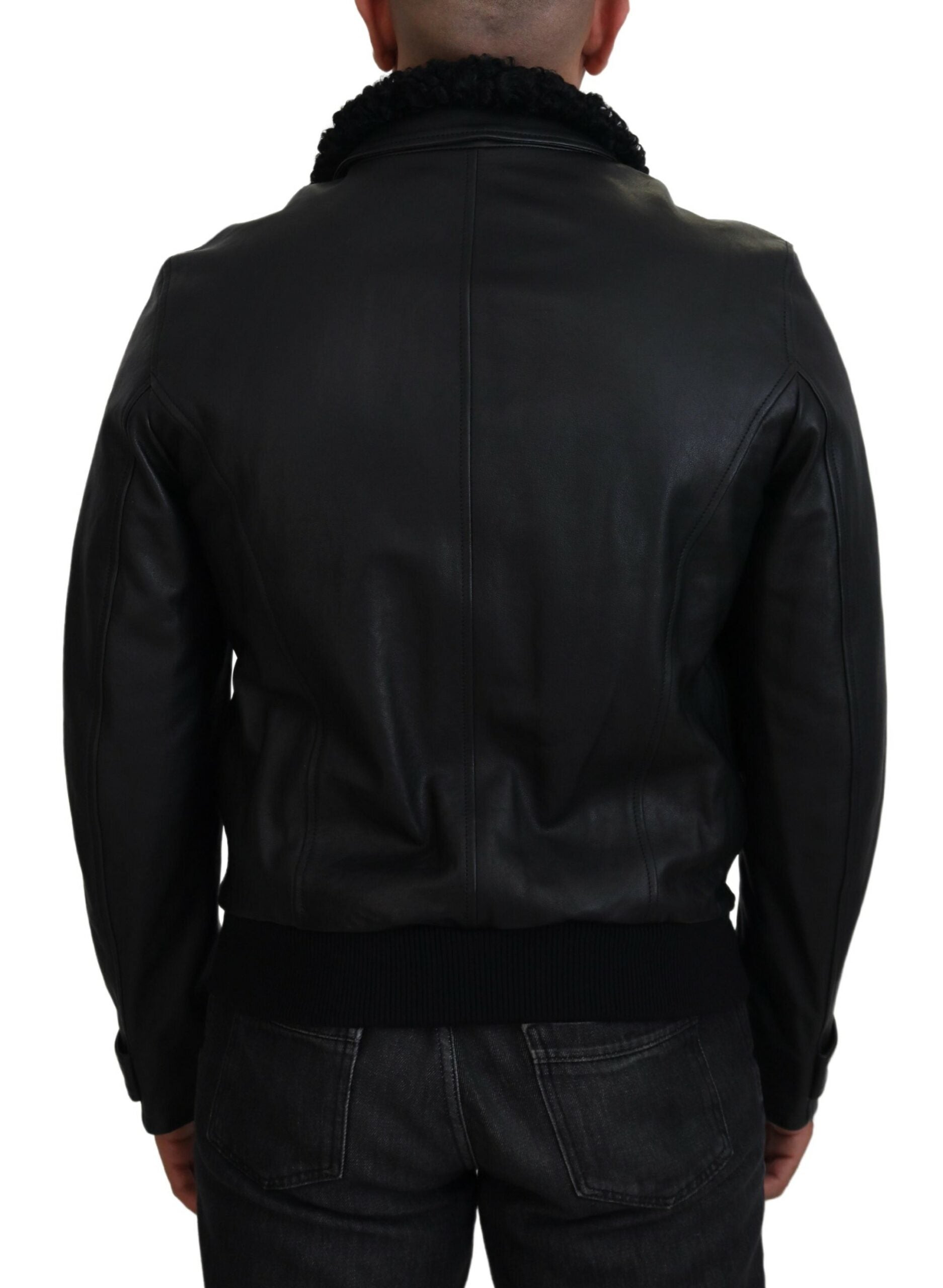 Chaqueta elegante de cuero negro con forro de seda