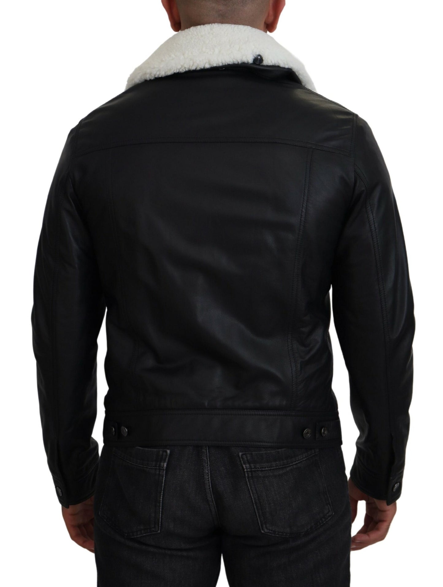 Elegante chaqueta bomber de cuero negra