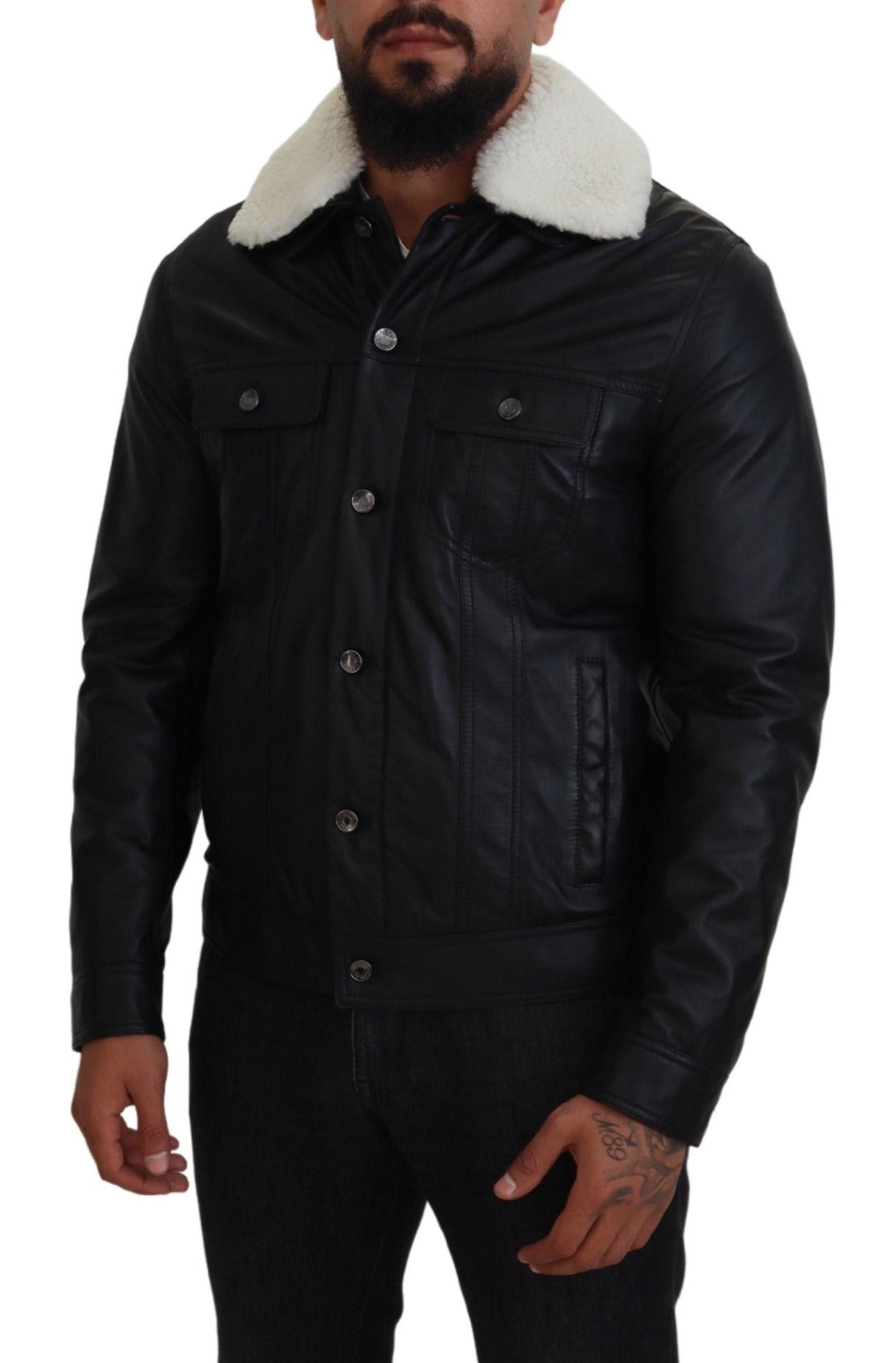 Elegante chaqueta bomber de cuero negra