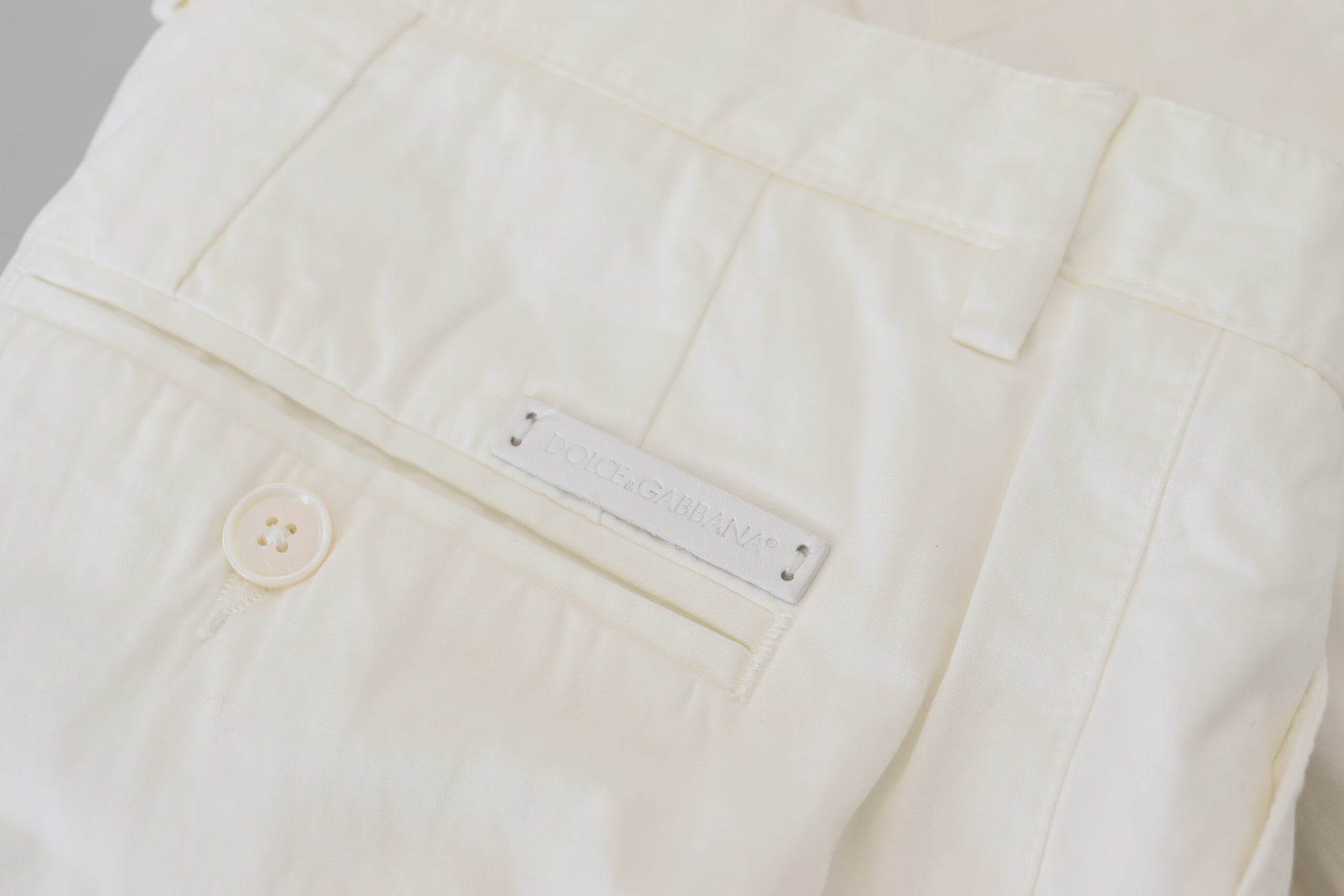 Pantalones chinos elegantes de algodón blanco