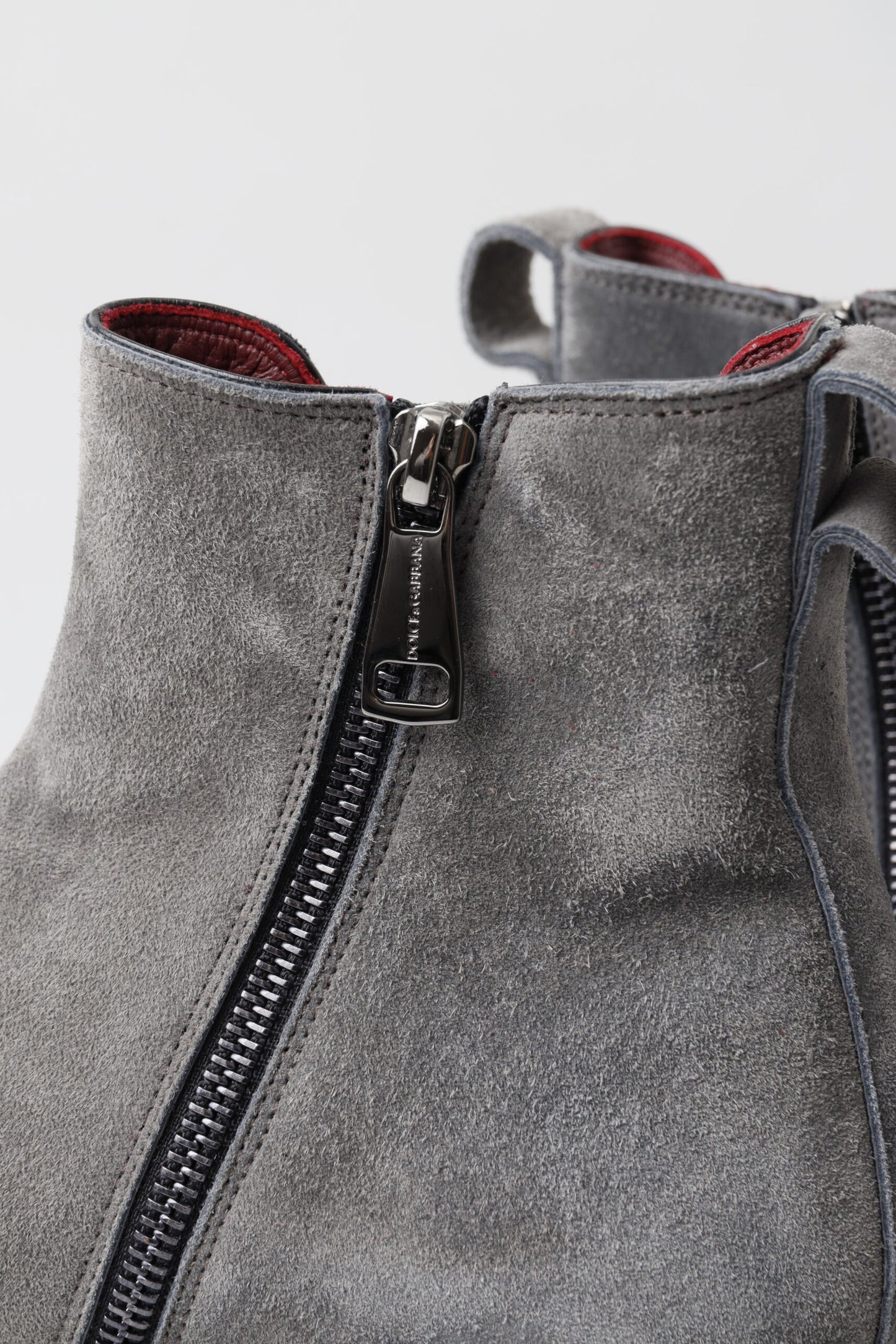 Elegantes botas Chelsea de piel color gris