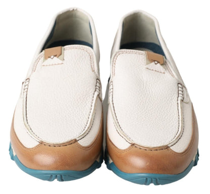 Mocasines elegantes de piel blanca