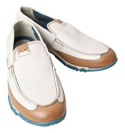 Mocasines elegantes de piel blanca