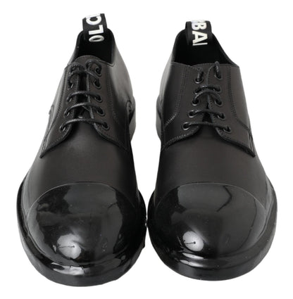 Elegantes zapatos Derby de piel con cordones en color negro