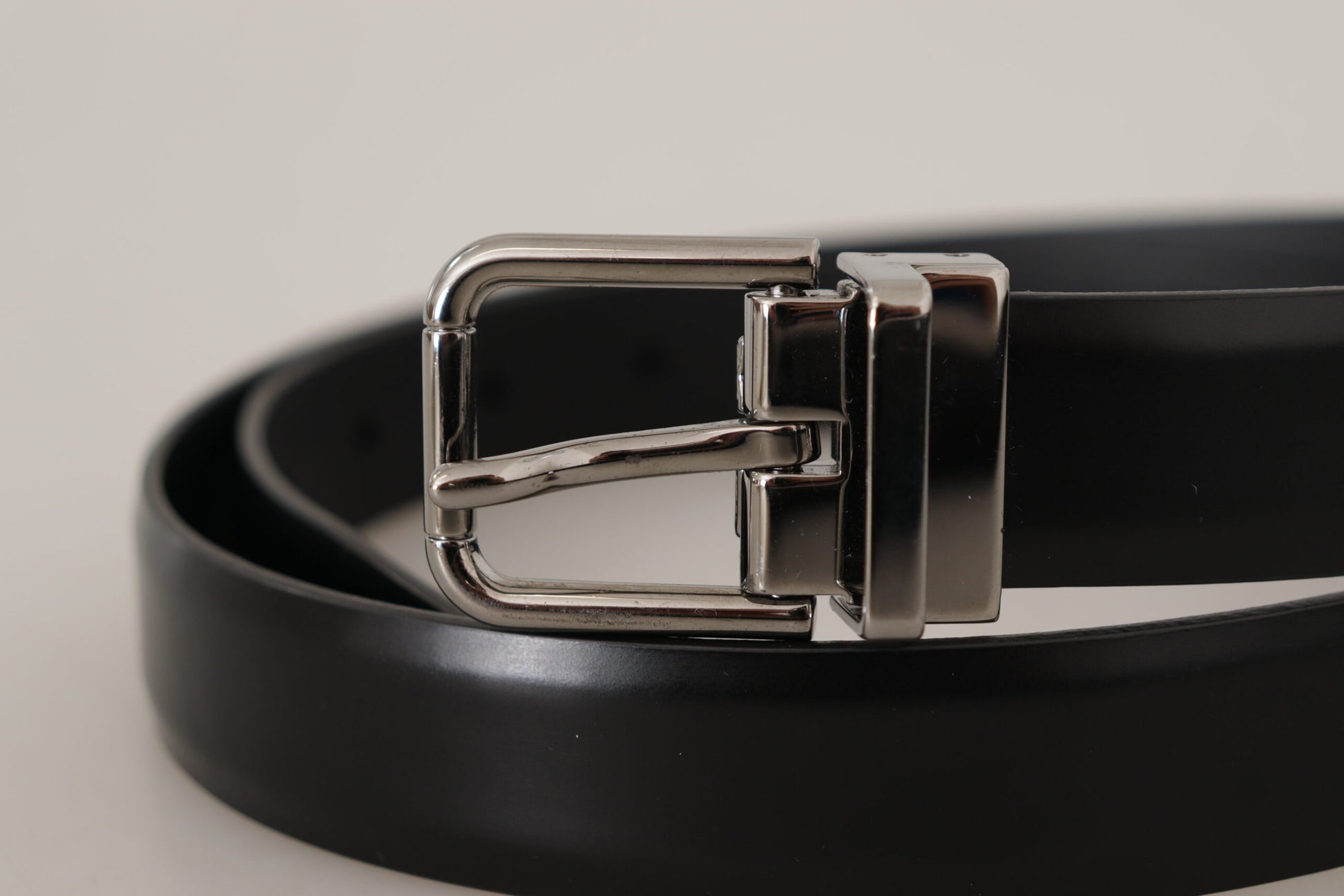 Elegant Black Leather Belt with Metal Buckle