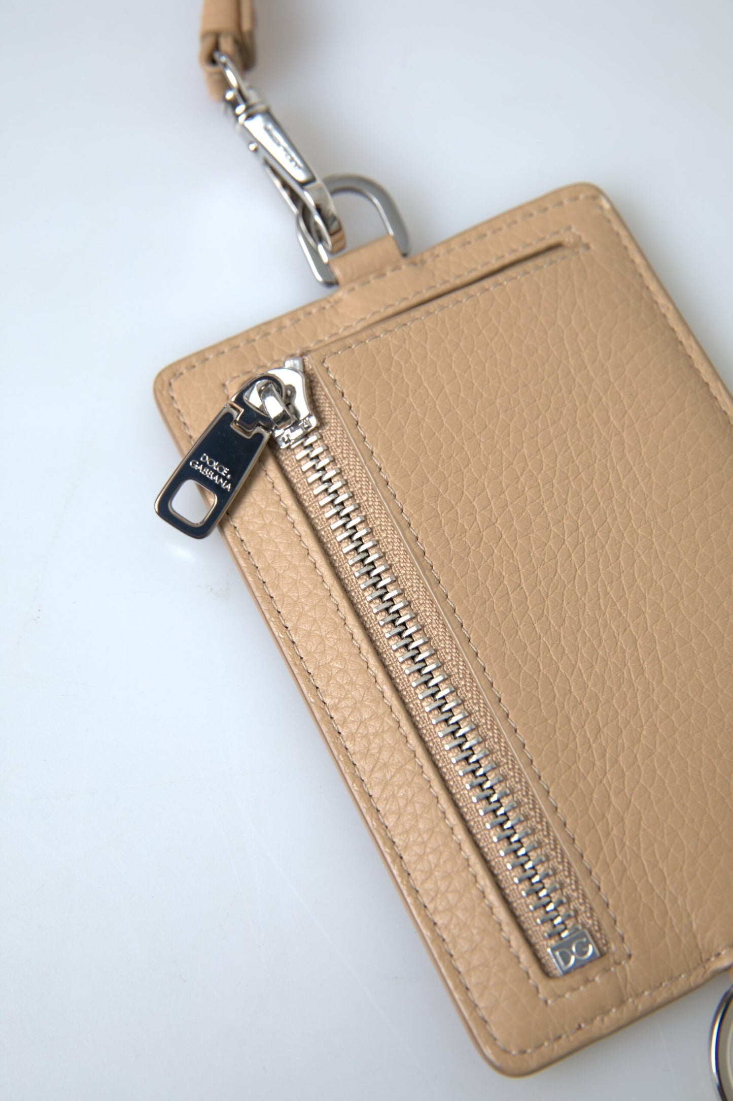 Elegante cartera para tarjetas de piel color beige